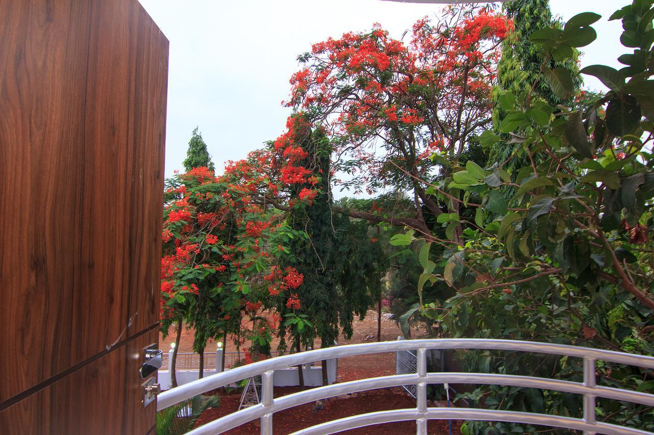 Strand Resort Lonavala Luaran gambar